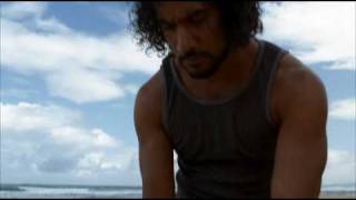 LOST S01E09 - Sayid finds a wire in the ocean