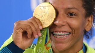 Um dia dourado: relembre a medalha de ouro de Rafaela Silva