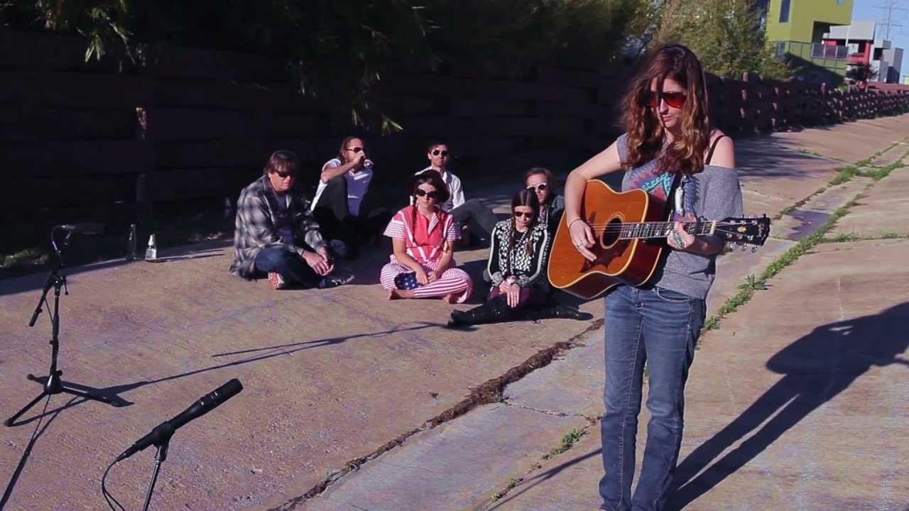 Ali Holder - Drinkin' Double - SXSW 2013 adlı videoyu YouTube'da izle Ali Holder - Drinkin' Double - SXSW 2013 adlı videoyu YouTube'da izle