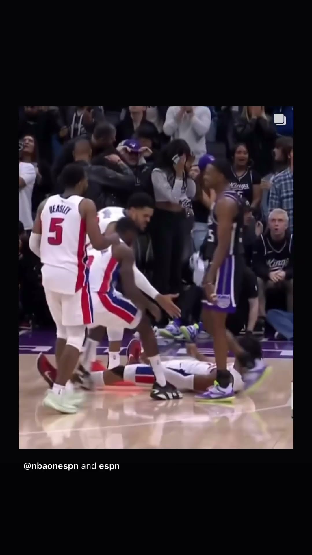 4 point play #hoodnews #jadenivey #detroitpistons #sacramentokings #clutch #basketball #omg #how #i
