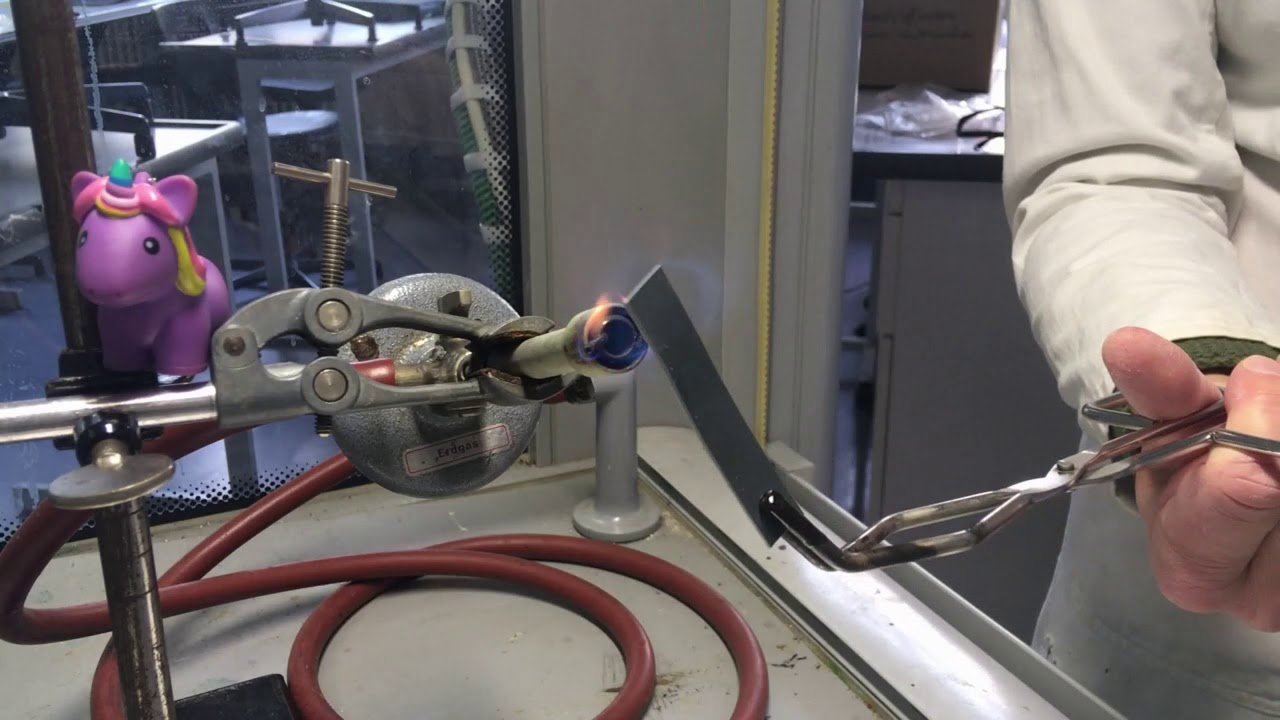 Die Brennprobe: Experimentelle Untersuchung von Kunststoffen