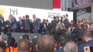 Ünal Çetine Rozetini Akşener Taktı