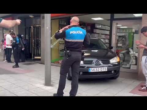 Coche empotrado tienda avenida de Villamayor