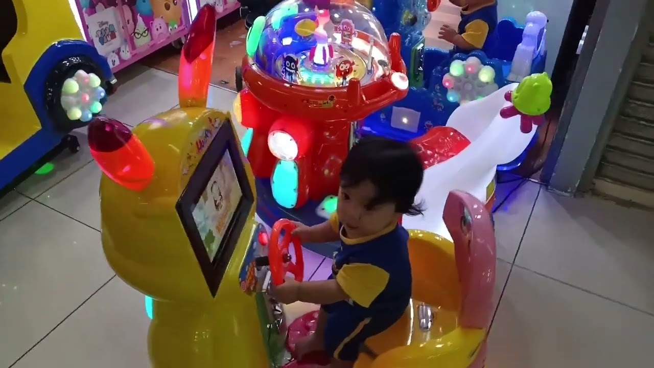 Baby Twins Play Amazing Arcade Game at U Mall Taman Universiti Skudai