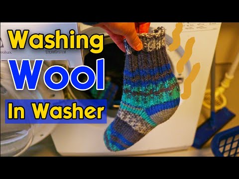 How to Wash Wool (and REMOVE the Sheep Smell)
