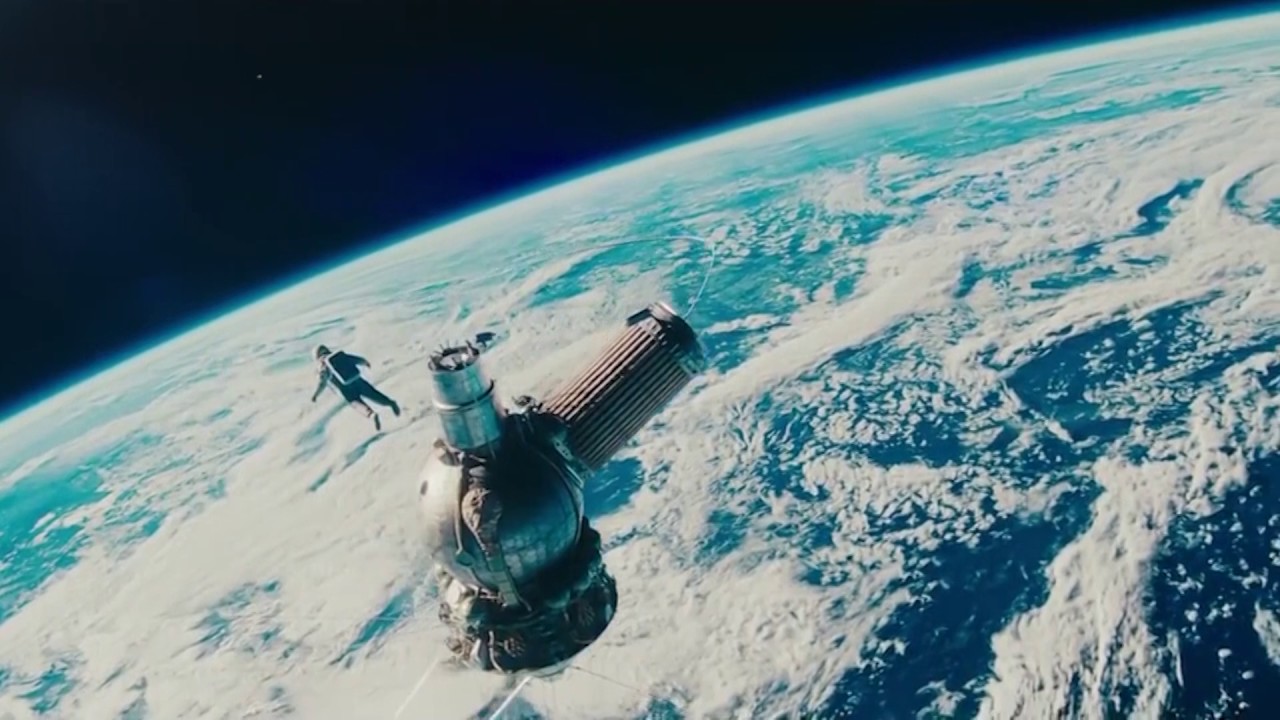 Первый космический корабль вышедший в космос. Леонов открытый космос. Леонов космонавт выход в открытый космос. Первый выход в космос Леонова. Первый в открытом космосе.