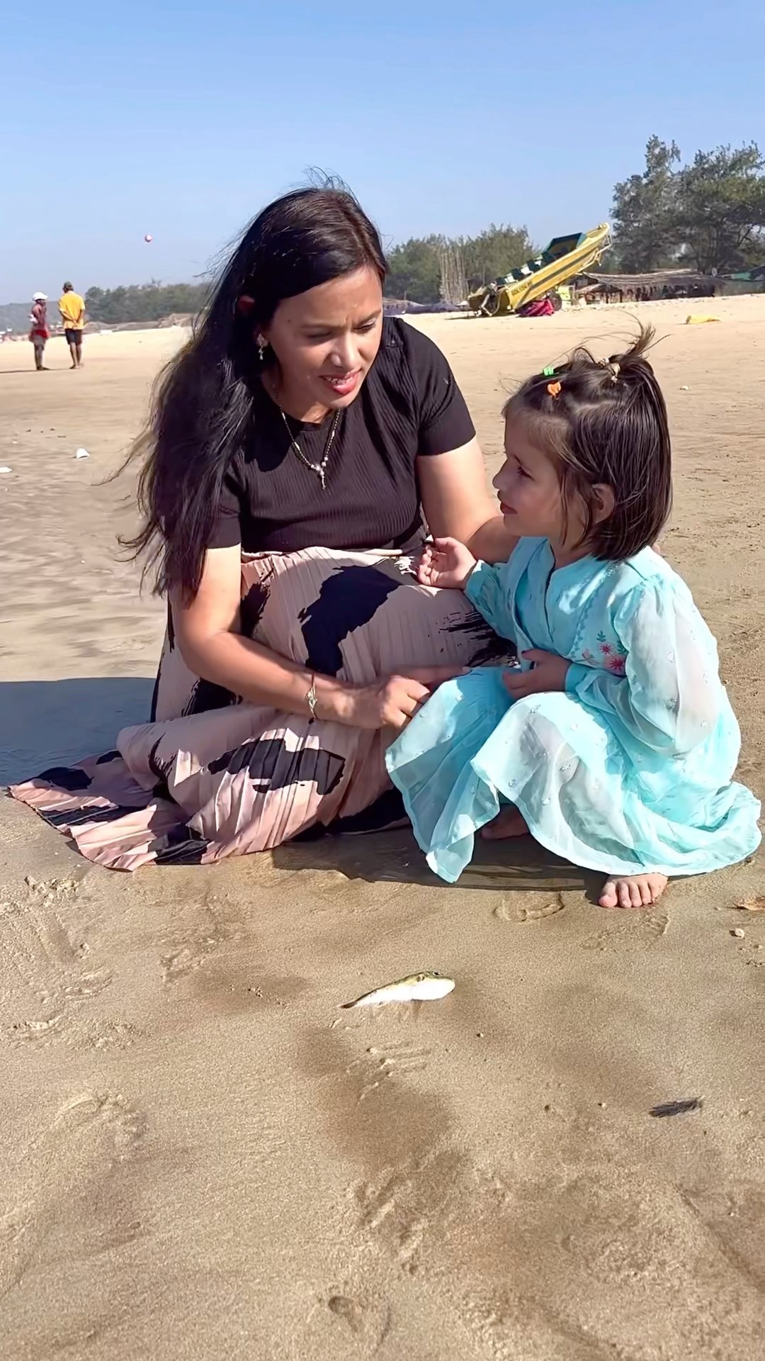 Akshita ne fish ko pani me daal diya??