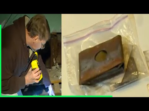 Workers Find A 71-Year-Old Wallet And Get A Huge Surprise When They Open It Up