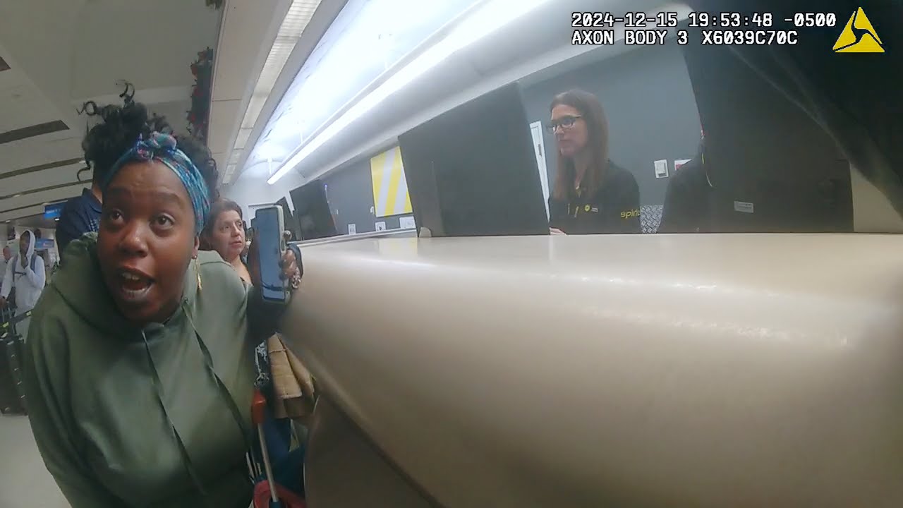 Женщина, получившая отказ от Spirit Airlines, потребовала бесплатный отель