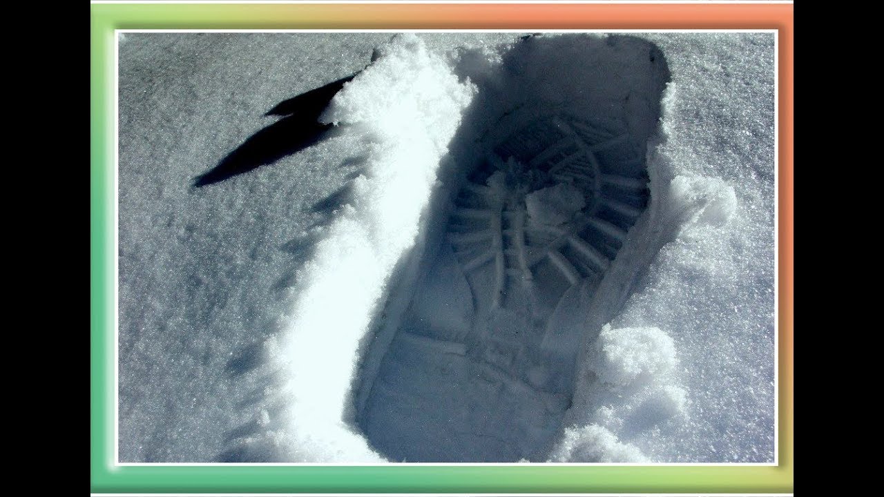 Не было видно следов. Объемные следы. Следы на снегу. Следы сапог на снегу. Отпечаток обуви на снегу.