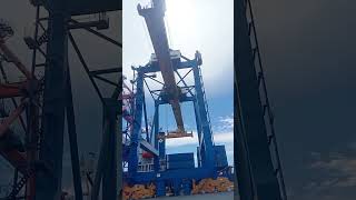 Kita muat di pelabuhan antar pulau dulu#reels #shortvideo #truk trailer #container #video #pelabuhan