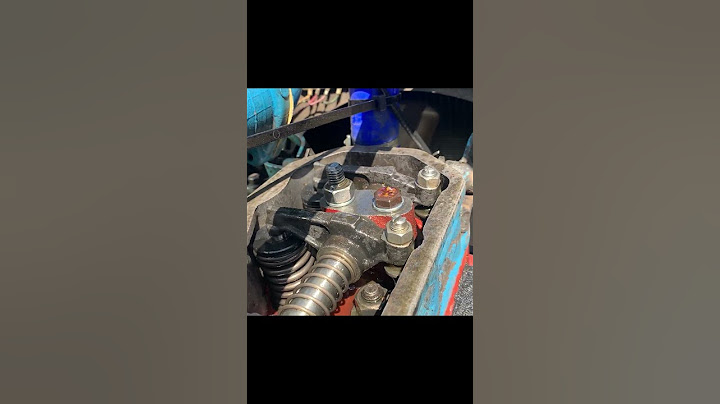 Old Belarus tractor MTZ 82 engine is restored