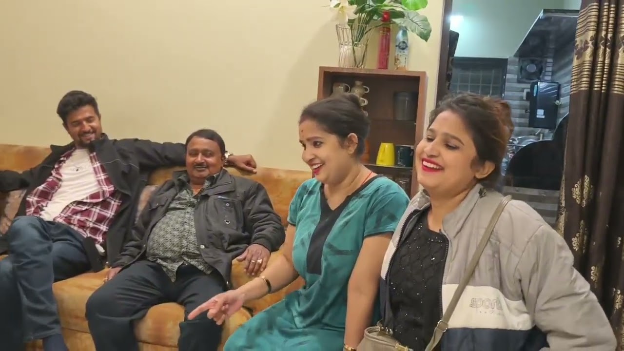 ମାଁ, ବାପା, ମାମୁଁ, ମାଇଁ ସମସ୍ତେ ଆସିଥିଲେ card ଦେବାର୍ ଲାଗି | କାଣା କାଣା ମିଲିଛେ ମତେ ପିନ୍ଧାନୀ ଘରୁ, ଦେଖୁନ୍✨