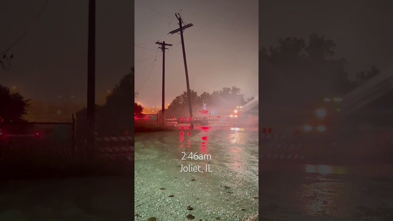 Late night freight train w/ horn show, Will Co, IL