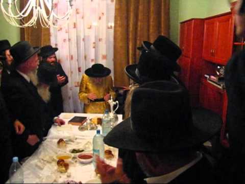 Hrh"k Tosher Rebbe Shlita dance at Rosh Chodesh Tish
