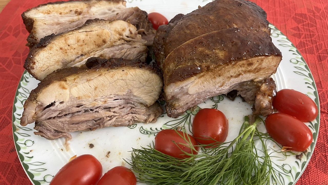 СВИНАЯ ГРУДИНКА С РЕБРЫШКАМИ В Духовке. Сочная и нежная. Просто, быстро и вкусно.