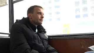 В троллейбусе с Алексеем Сальниковым по маршруту «Петровых в гриппе и вокруг него»