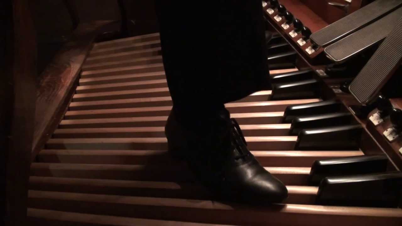 Brink Bush performs "Perpetuum Mobile for Pedals Alone" by Wilhelm Middelschulte