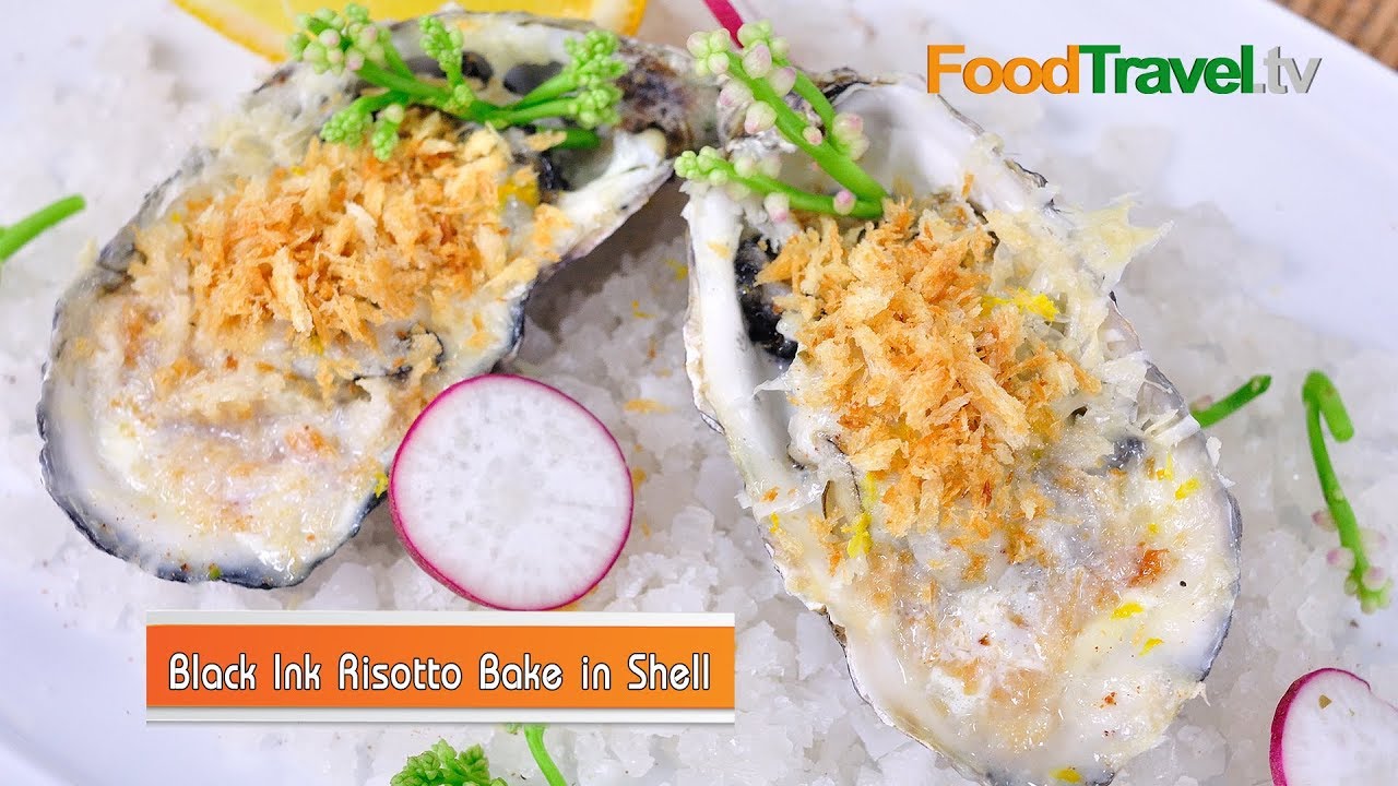 หอยนางรมอบกับริซอตโต้หมึกดำ Black Ink Risotto Bake in Shell | FoodTravel
