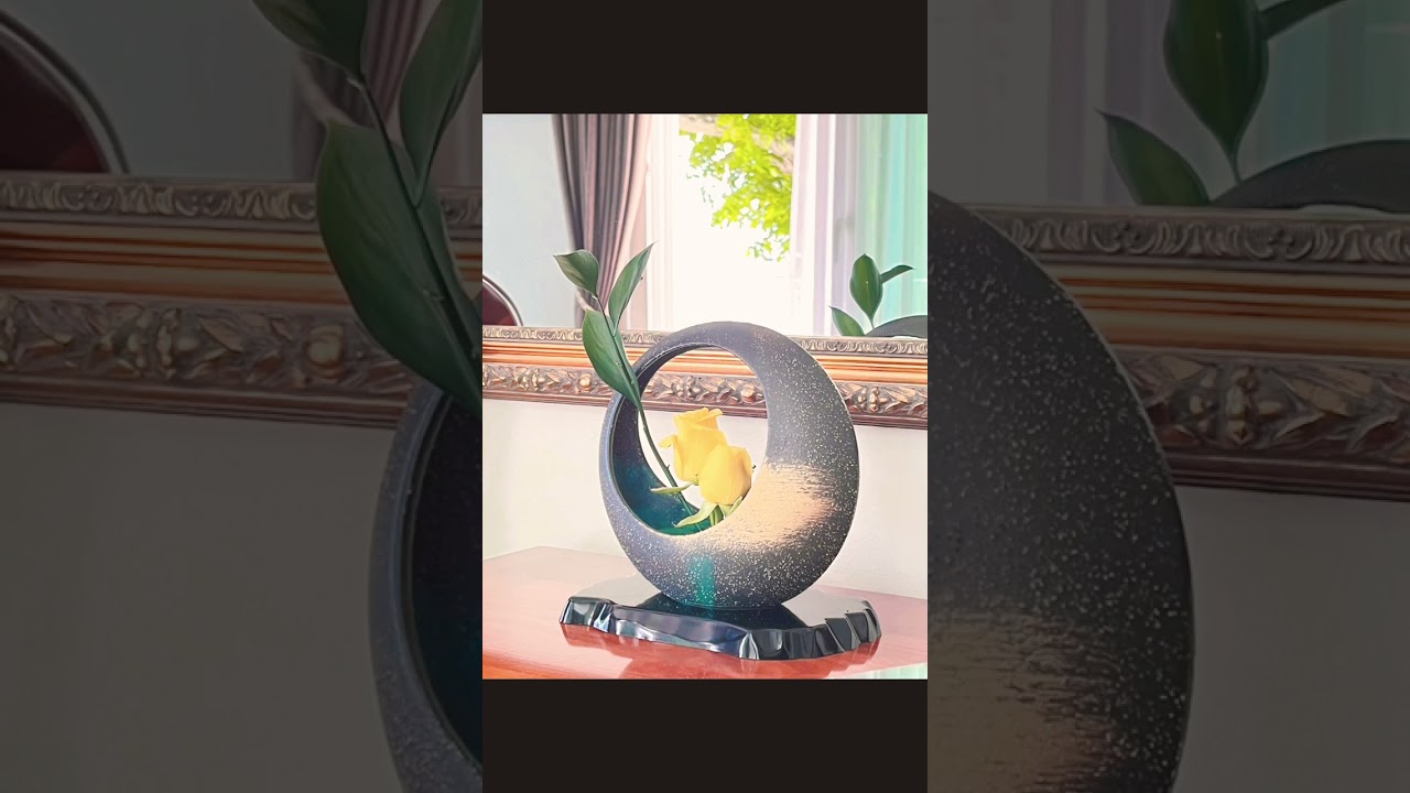 Sultry heat. 🫨🫨. Two remaining roses. Save the flowers.