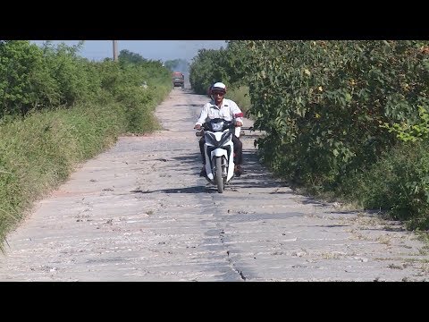 Video Mặt đê hữu sông Hồng xuống cấp nghiêm trọng tại Nam... - youtube