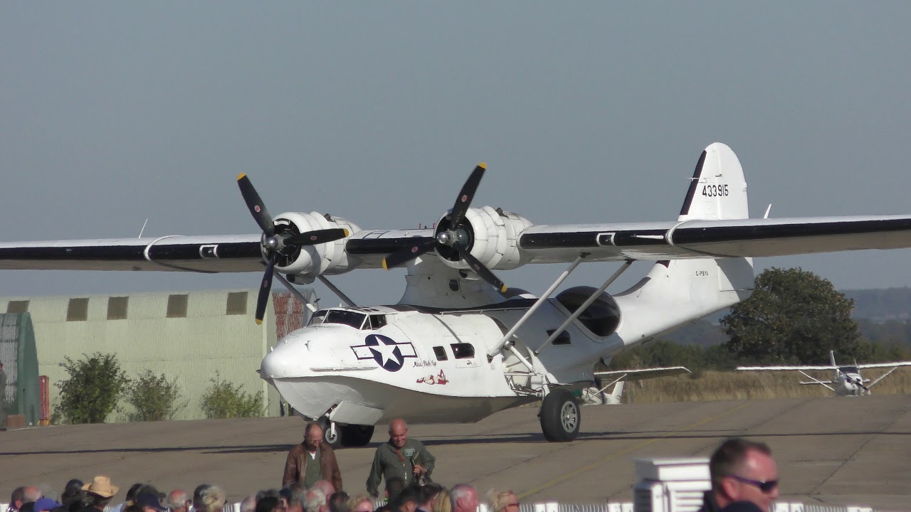 duxford airport Duxford Battle of Britain Air show Catalina flying boat taxiiing in 21sep19 349p
