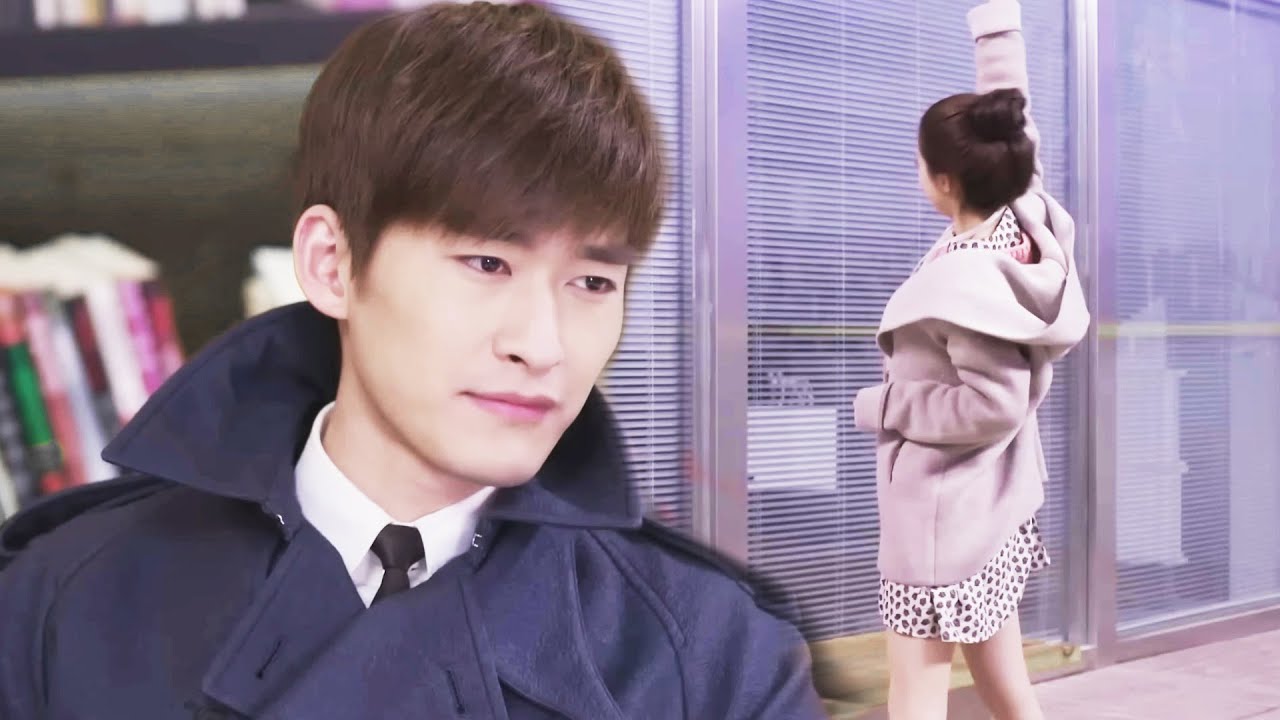 灰姑娘對著窗戶跳舞，沒成想總裁正在窗戶對面看著她，被她的可愛深深吸引！💕Chinese Television Dramas