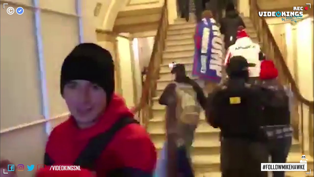 New footage shows Police officers open the door to the U.S. Capitol for protesters