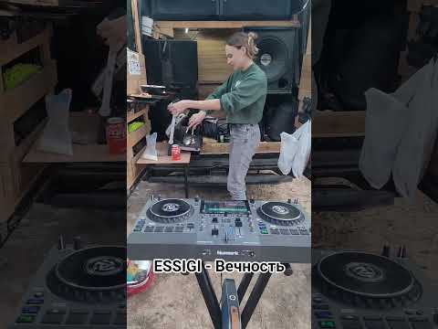 ESSIGI Vechnost Breaks Vanlife 