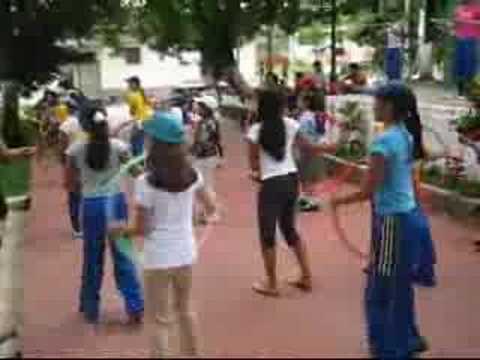 Banda, porristas y cachiporristas ensayando para el 15 de septiembre...