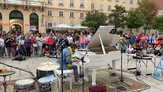 Evgeny Khmara - In And out of Love - Street performance
Please donate if you want more videos:
PAYPAL - pianokhmara@gmail.com
https://evgenykhmara.com
Booking artist : +380674455600
πΉ INSTAGRAM - https://goo.gl/GmQxbi
πΉ FACEBOOK - https://goo.gl/cXjc4C
πΉ ITUNES - https://goo.gl/iGjtaz
#piano #evgenykhmara Evgeny Khmara - In And out of Love - Street performance