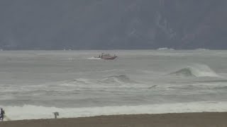 Boat capsizes 3 miles off coast of San Francisco