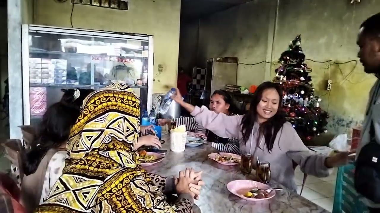 Perjalan Kami Ke Danau Toba|| Sarapan Pagi Di Samosir 