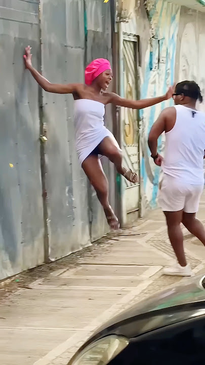 Open the door like a robber.🤣🤣😨#prank #funny #funnyvideos #scary #fyp