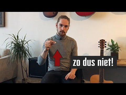 Video: Moet jy 'n plektrum gebruik?