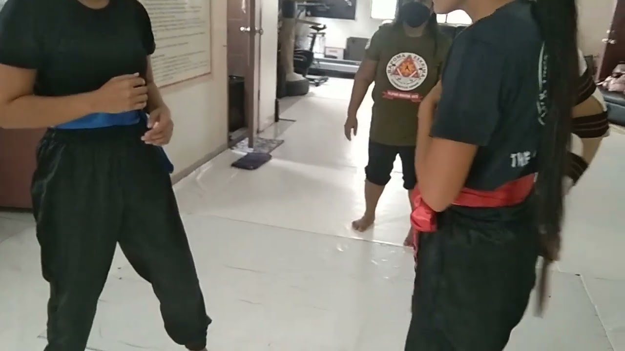 Knife defense techniques Bapoma Eskrima Arnis Kali actual training. 