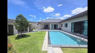 Top Quality Designer Villa, 5 Bedrooms, on 755 m2, above Lake Mabprachan