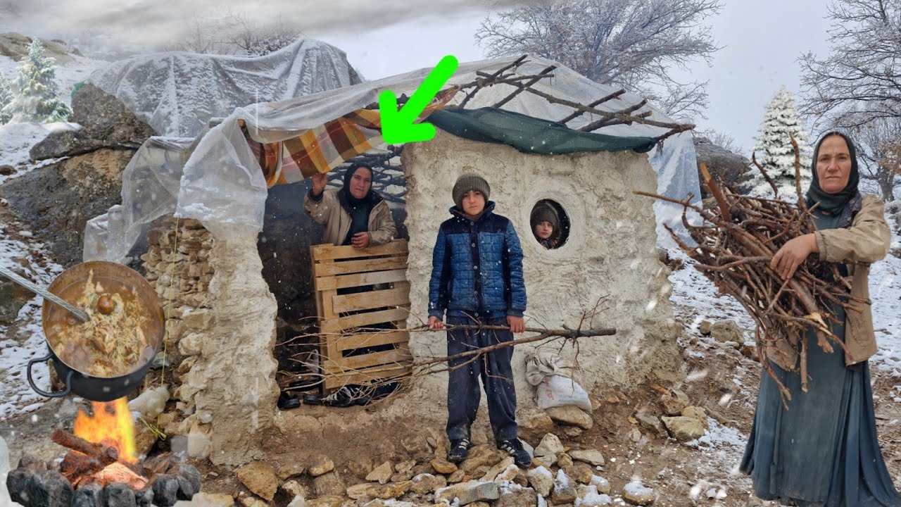 Survival in the snowy mountains 🗻| Homeless life, collecting firewood and cooking in a hut🌨🔥