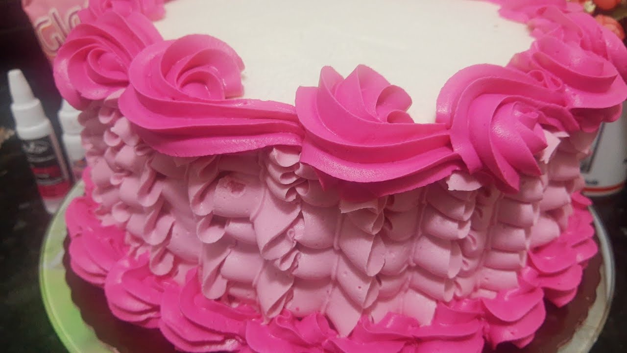 COBRINDO E DECORANDO UM BOLO COM GLACÊ REAL | FÁCIL FÁCIL