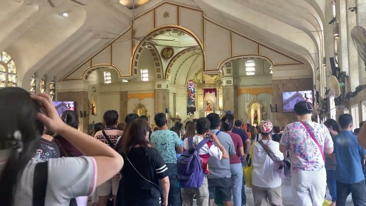 Quiapo Church - Panata ng deboto 