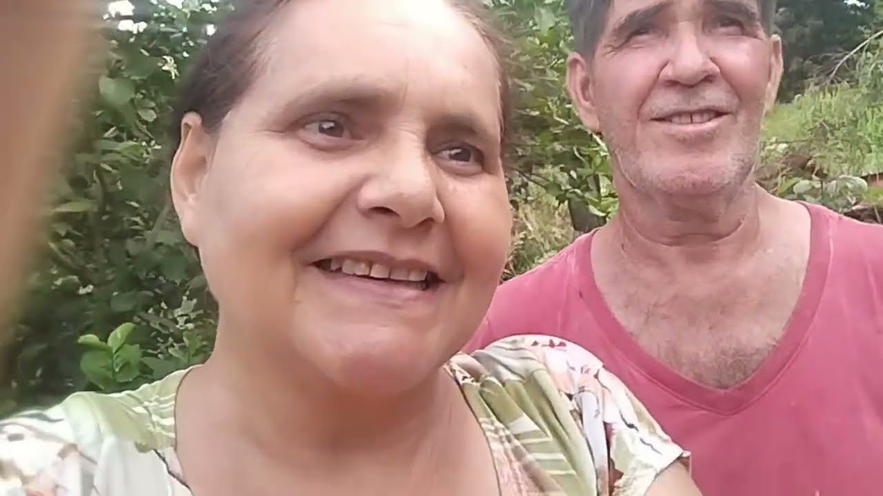 Cuidando do quintal e mostrando como está os pés de limão e milho 