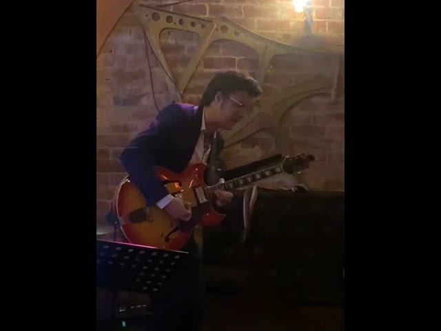 Assista a Barney's Blues - Barney Kessel: Lee Jones Quartet (UK) LIVE @ Ragtime Tavern Preston VIC no YouTube Assista a Barney's Blues - Barney Kessel: Lee Jones Quartet (UK) LIVE @ Ragtime Tavern Preston VIC no YouTube