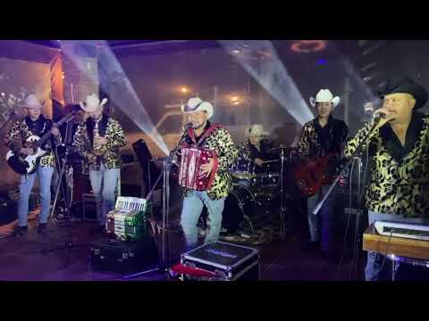 HECTOR Y SUS VILLANOS (MAS CABRON QUE BONITO EN VIVO)