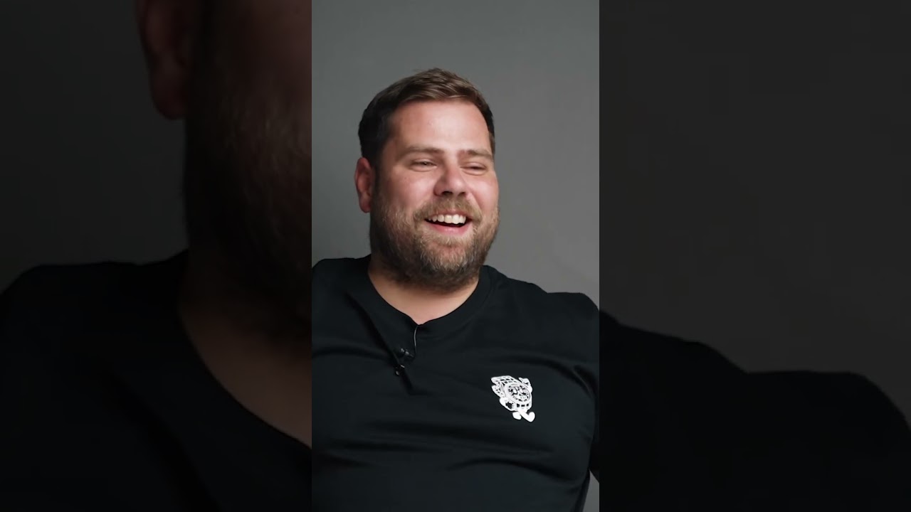 Watch Expert Reacts to Disabled Watch 😂