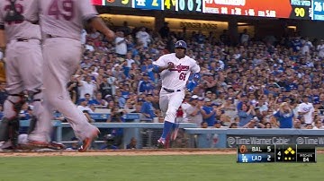 BAL@LAD: Utley drives in Puig on an RBI single