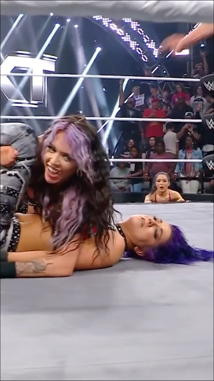 With Roxanne’s distraction, Cora Jade picks up the win against Bayley! #WWENXT
