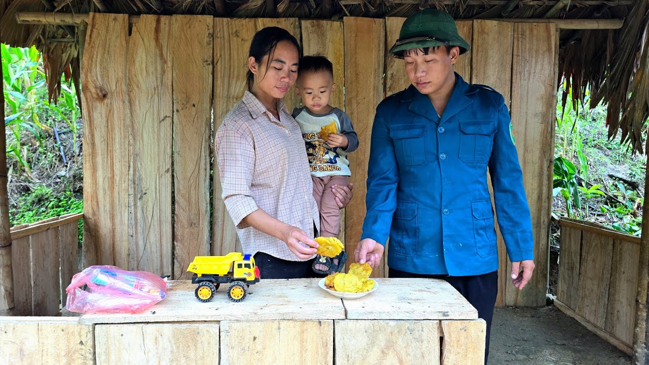 Полицейский Алекс прибыл и объявил об опасности супертайфуна РАГАСА