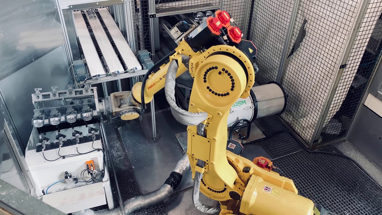 Automationszelle mit einem Fanuc Knickarmroboter in Aktion