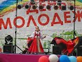 Русская народная песня! Поет девочка в красном наряде!!!