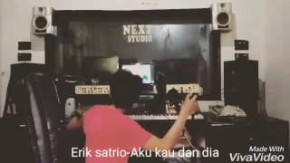 Download lagu Erik Satrio-aku, Kau Dan Dia Mp3 Video Mp4
